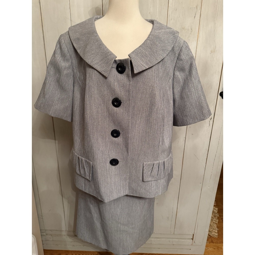 Le Suit Vintage Grey & White Portrait Collar Career Girl Skirt Suit Sz-24W NWT